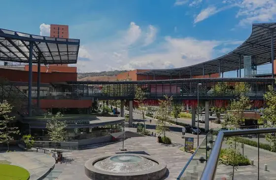 Plaza Comercial Punto Sur